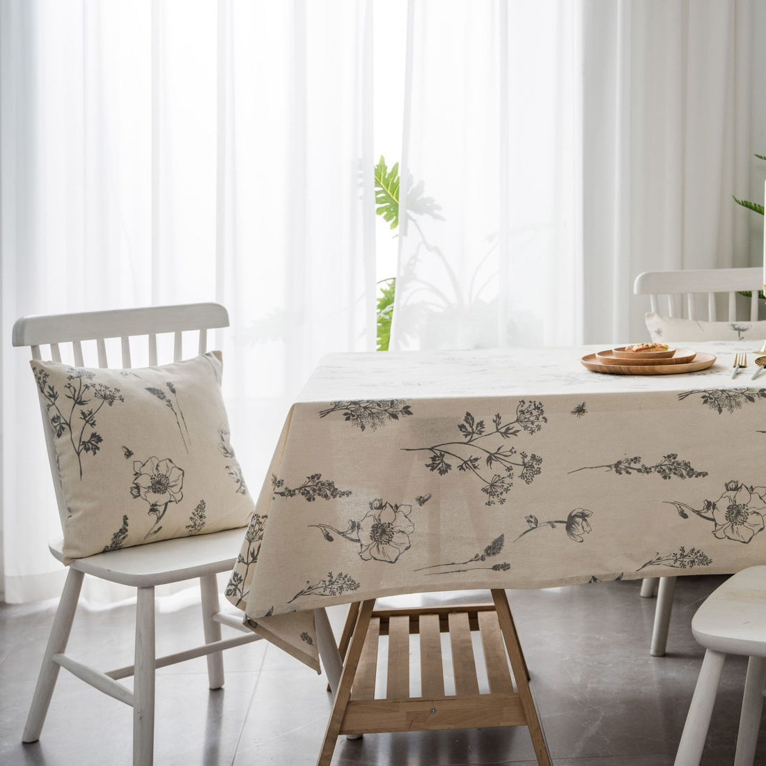 Grey Flower Sketch Print Tablecloth